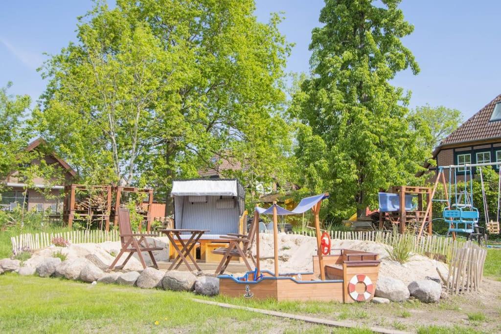 Ferienwohnungen Fehmarn Mit Parkplatz In Petersdorf エクステリア 写真