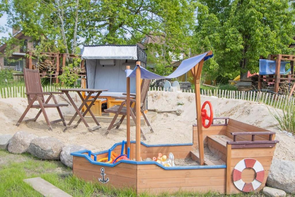 Ferienwohnungen Fehmarn Mit Parkplatz In Petersdorf エクステリア 写真